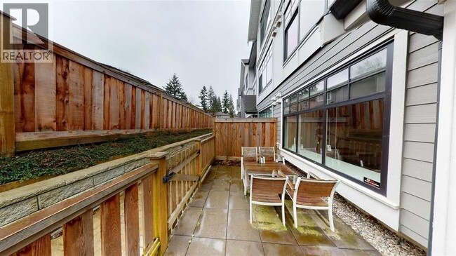 5188 Savile Row in Burnaby, BC - Building Photo - Building Photo