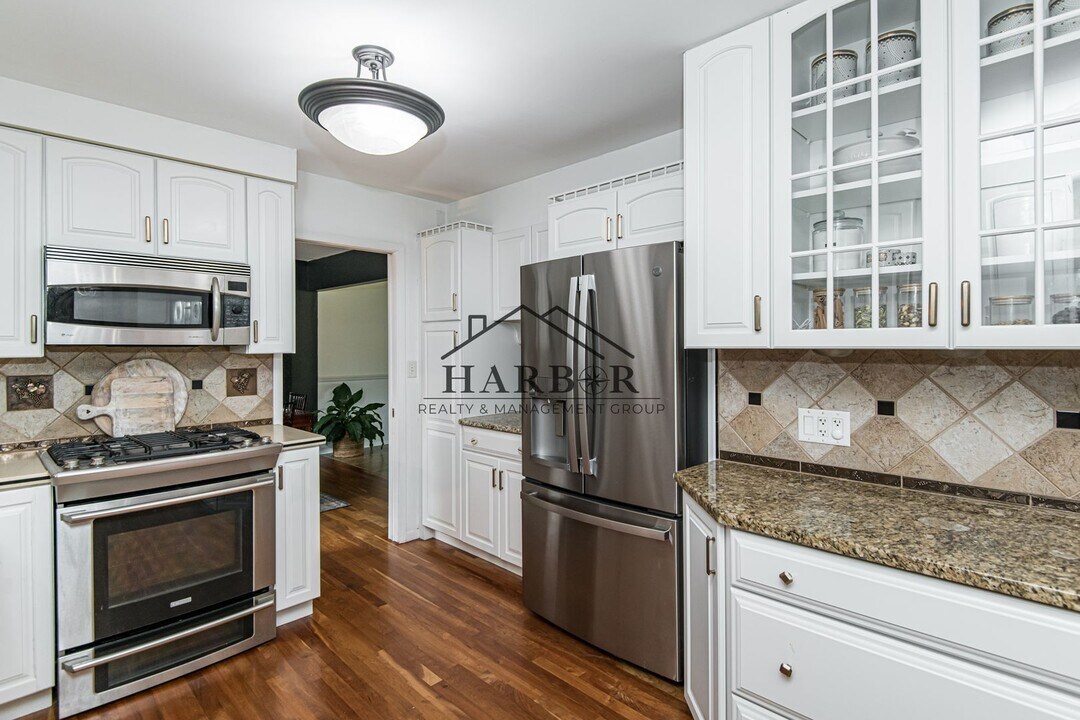 2418 5th Ave NW in Rochester, MN - Building Photo