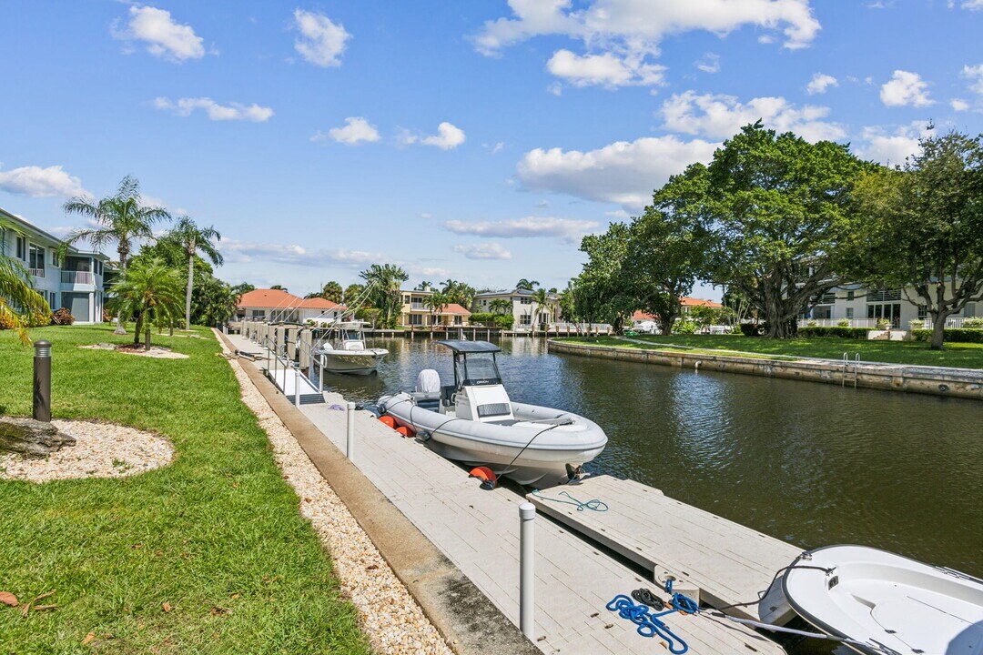 6100 NE 7th Ave in Boca Raton, FL - Building Photo