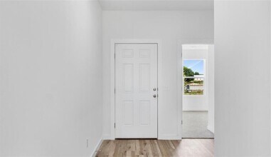 200 NW Bellflower St in Gentry, AR - Foto de edificio - Building Photo