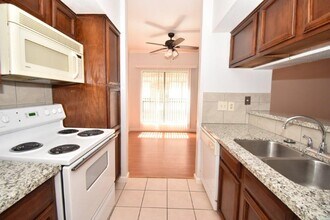 6602 Harbor Town Dr in Houston, TX - Foto de edificio - Building Photo