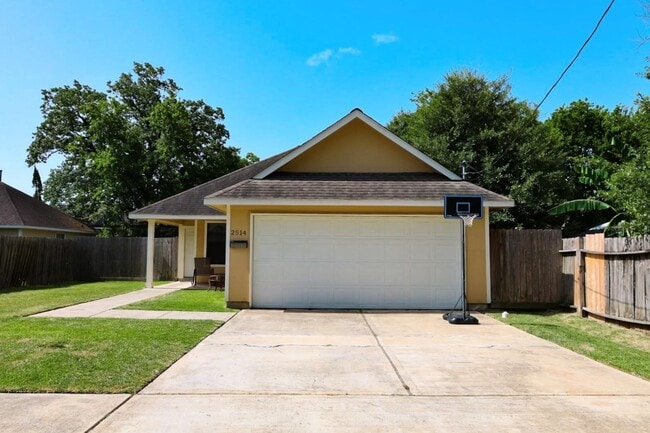 property at 2514 Lee St