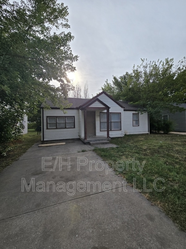property at 1338 N Volutsia