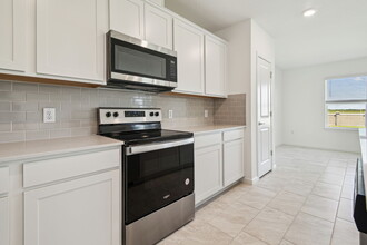 9058 Rally Spring Loop in Wesley Chapel, FL - Building Photo - Building Photo