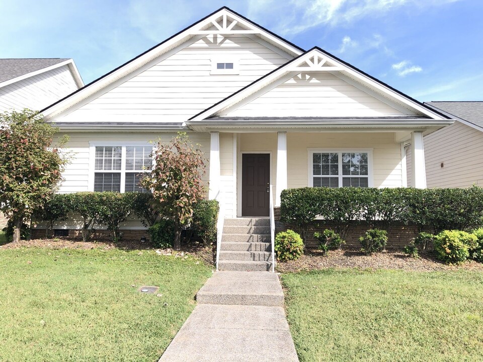 1608 Longmont Ct in Franklin, TN - Foto de edificio