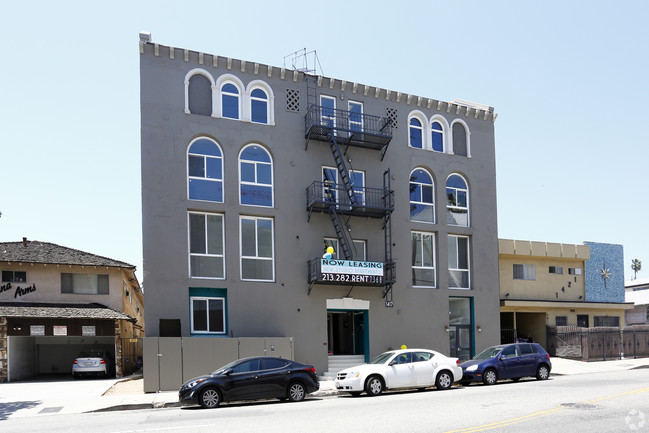 The Studios at Bronson in Los Angeles, CA - Foto de edificio - Building Photo