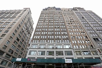 315 7th Avenue in New York, NY - Building Photo - Building Photo