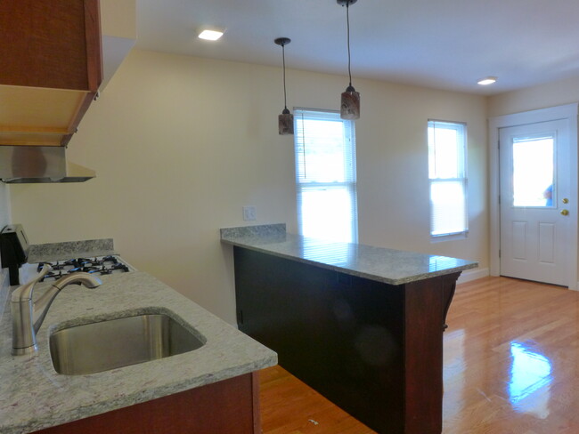 10 Bayard St, Unit 3 in Boston, MA - Foto de edificio - Building Photo