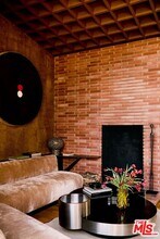 8661 Nash Dr in Los Angeles, CA - Building Photo - Building Photo
