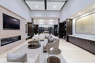 Strata in San Diego, CA - Foto de edificio - Building Photo