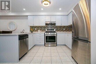 25 Dunure Crescent in Brampton, ON - Building Photo - Building Photo