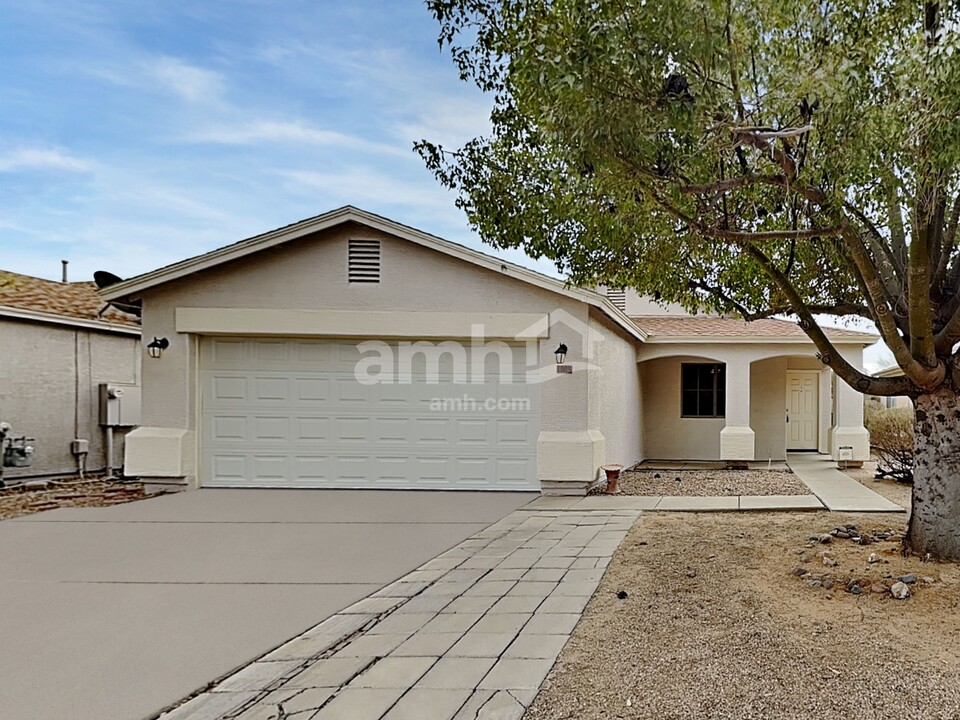 1005 E Desert Rose Trl in San Tan Valley, AZ - Foto de edificio