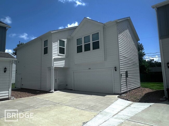 330 Huisache St