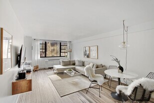 330 W 58th St in New York, NY - Building Photo