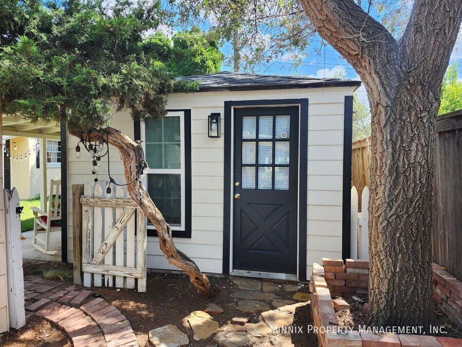2411 25th St in Lubbock, TX - Building Photo
