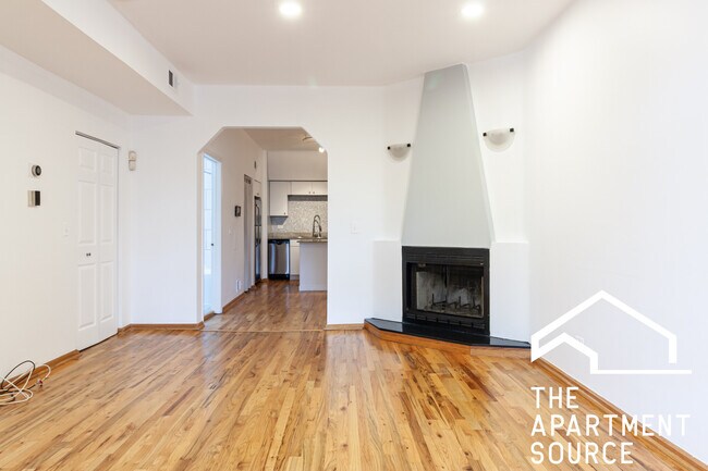 1224 W Augusta Blvd, Unit 1 in Chicago, IL - Building Photo - Building Photo