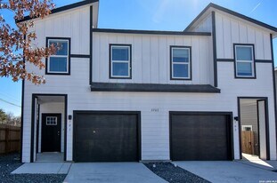 6202 Oakridge Dr in San Antonio, TX - Building Photo