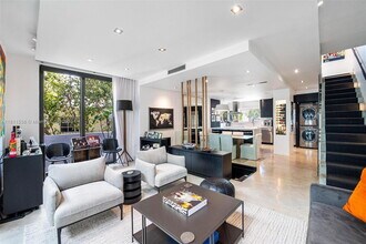 1024 Lenox Ave. in Miami Beach, FL - Building Photo - Building Photo