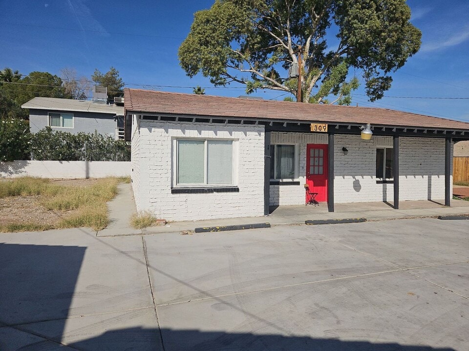 309 N 16th St in Las Vegas, NV - Building Photo