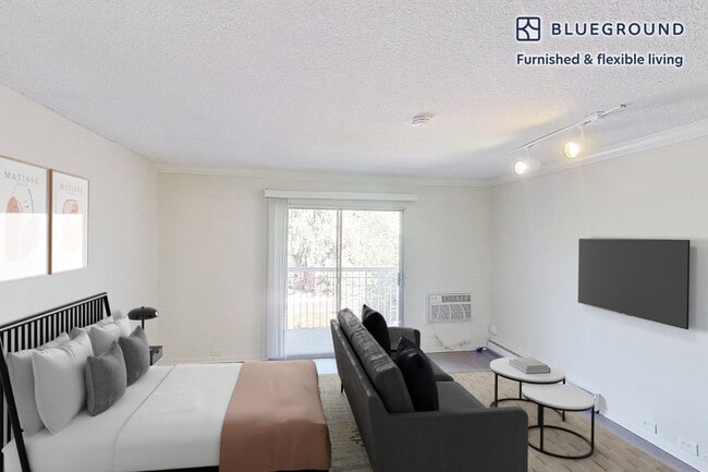 555 W Middlefield Rd in Mountain View, CA - Foto de edificio - Building Photo
