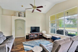 18821 Maisons Dr in Lutz, FL - Building Photo - Building Photo