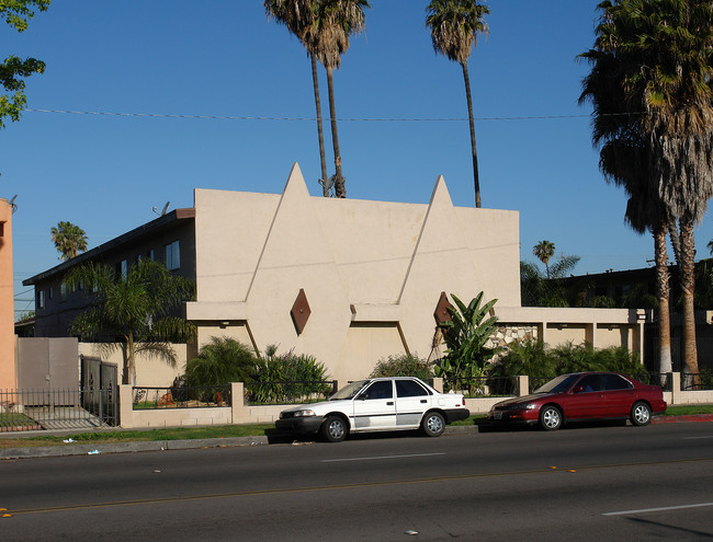 806 S Raitt St in Santa Ana, CA - Foto de edificio - Building Photo