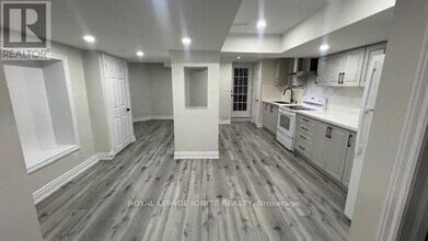 7210 Lulworth Ct in Mississauga, ON - Building Photo - Building Photo