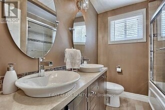 28 Collins Crescent in Aurora, ON - Building Photo - Building Photo