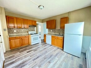 67 Brooklawn St in New Britain, CT - Building Photo - Building Photo