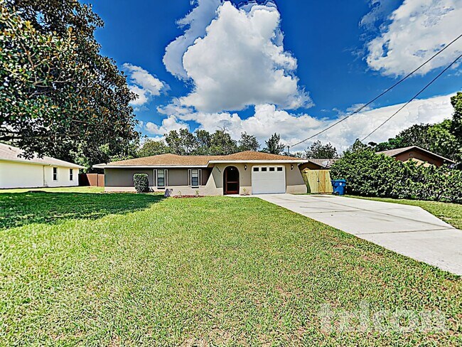 12207 Bluefield St in Spring Hill, FL - Building Photo - Building Photo