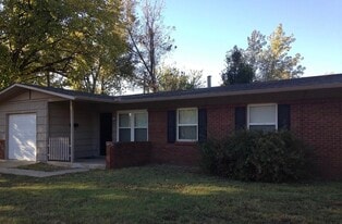 6301 NW 22nd St in Bethany, OK - Building Photo