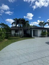 3335 SW 65th Ave in Miami, FL - Building Photo - Building Photo