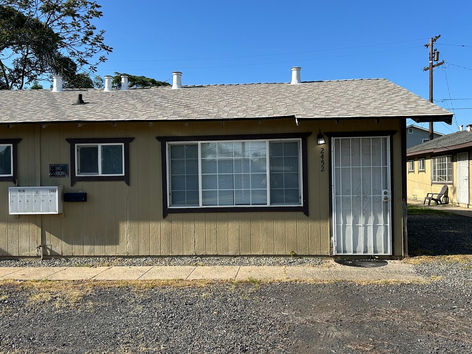 2452 Oro Bangor Hwy in Oroville, CA - Foto de edificio