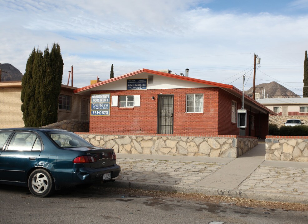 2607 Morehead Ave in El Paso, TX - Foto de edificio