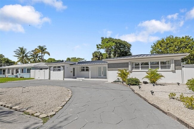 property at 1221 SE 10th St