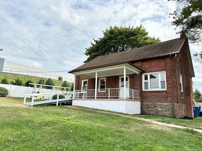 property at 225 Zions View Rd