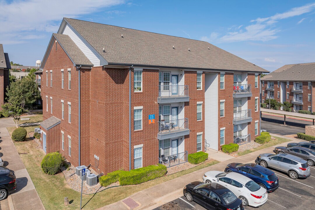 Rendezvous in Edmond, OK - Foto de edificio