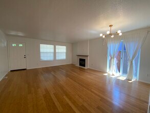 5023 Northeast 11th Avenue in Portland, OR - Foto de edificio - Building Photo