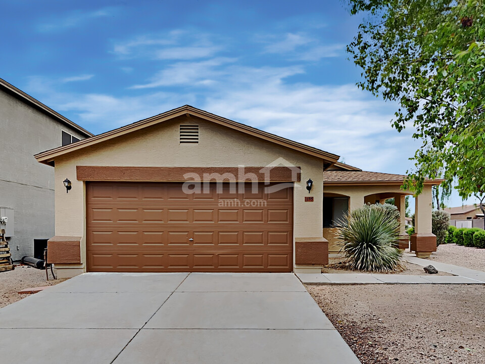 1195 E Silktassel Trail in San Tan Valley, AZ - Foto de edificio