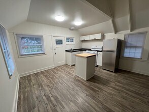 826 Dryden Rd, Unit #4 in Ithaca, NY - Foto de edificio - Building Photo