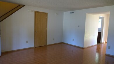 14601 NE 3rd St in Bellevue, WA - Building Photo - Building Photo
