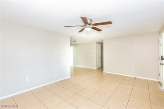 8781 Fay Ave in North Port, FL - Foto de edificio - Building Photo