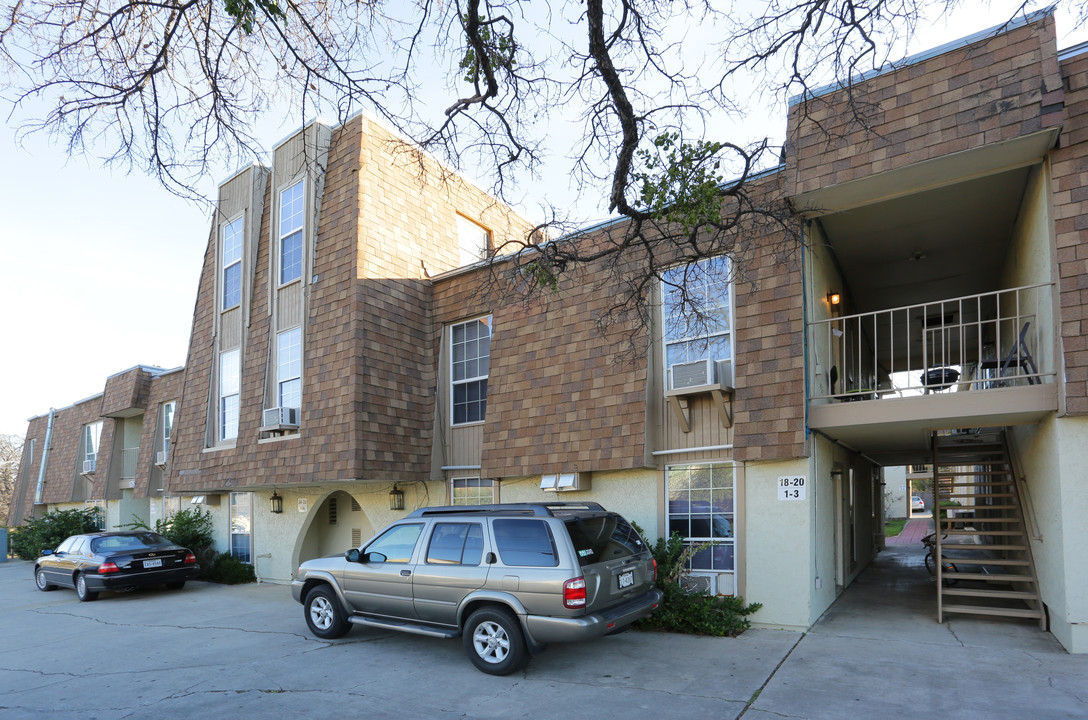 Windmill Apartments in Denton, TX - Foto de edificio