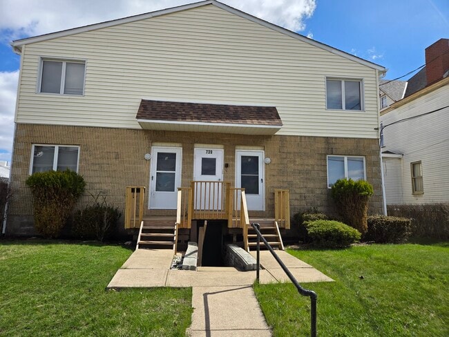 739 2nd St, Unit 2b in Verona, PA - Foto de edificio - Building Photo