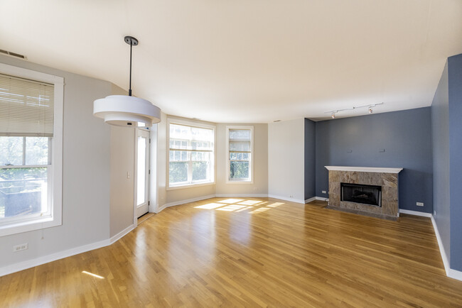 2724 W Montrose Ave in Chicago, IL - Building Photo - Building Photo