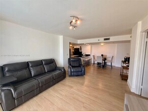 770 Claughton Island Dr in Miami, FL - Building Photo - Building Photo