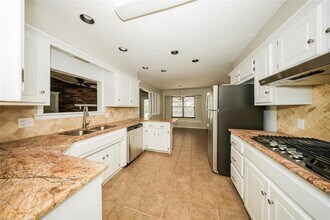 9725 Pheasant Ln in Oklahoma City, OK - Building Photo - Building Photo
