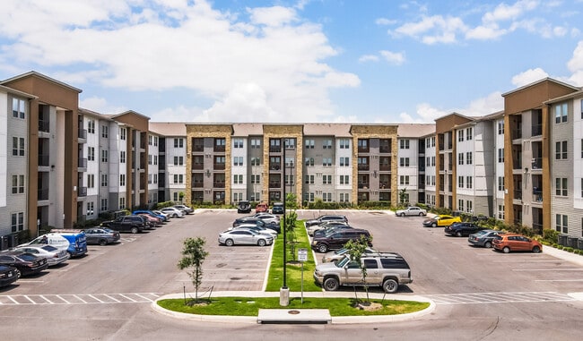 The Stella in San Antonio, TX - Building Photo - Building Photo