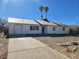 121 Grove St in Henderson, NV - Building Photo