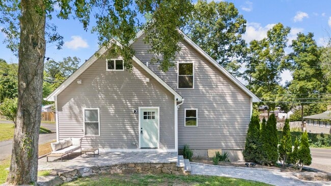 48A E Pembroke Rd in Danbury, CT - Building Photo - Building Photo